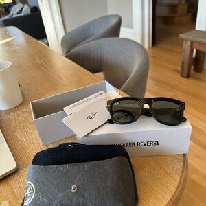 Ray-Ban Wayfarer Reverse Sunglasses - Brand New Never Been Worn